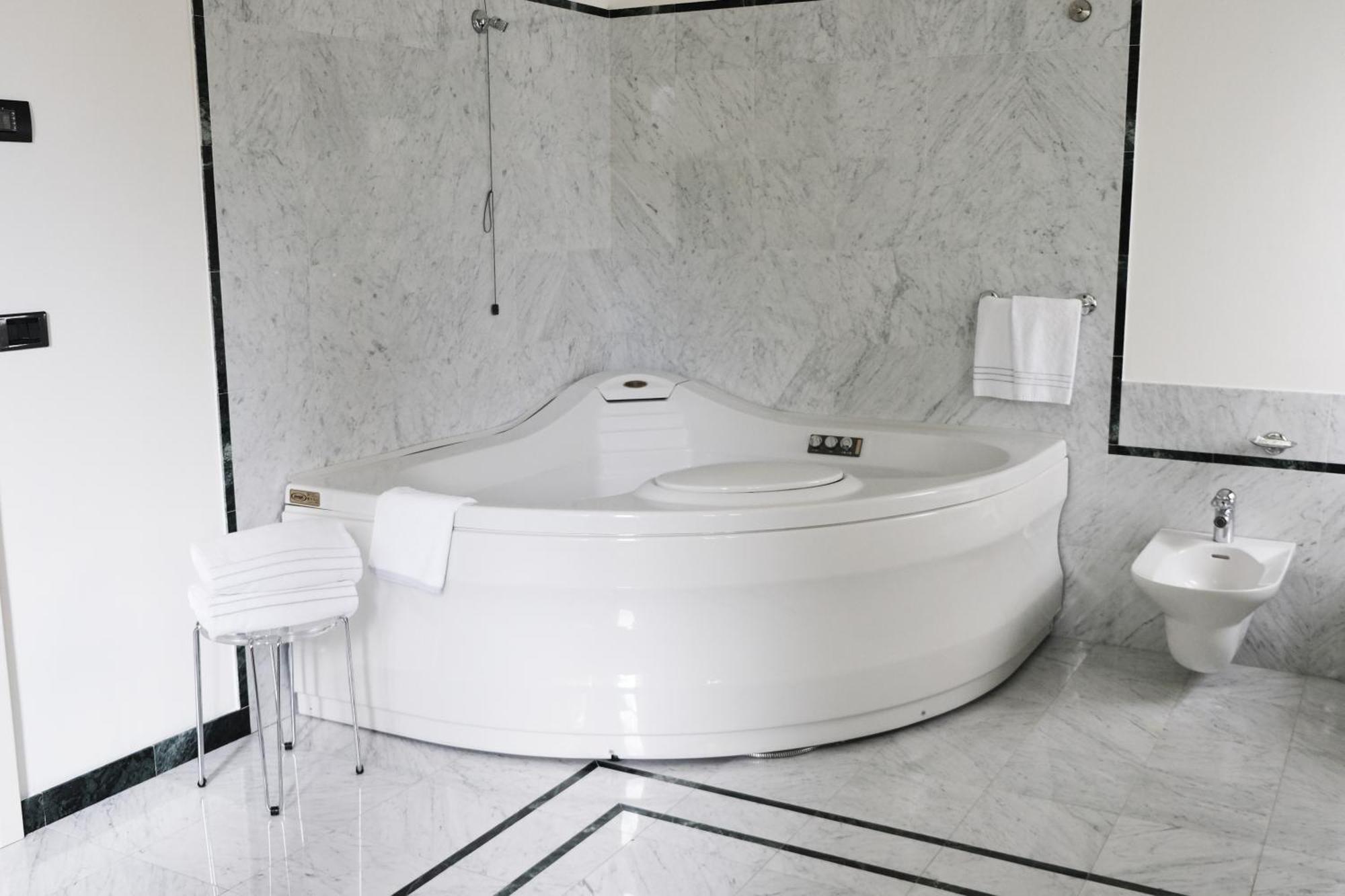 Ca' Damiani & Hotel 4*